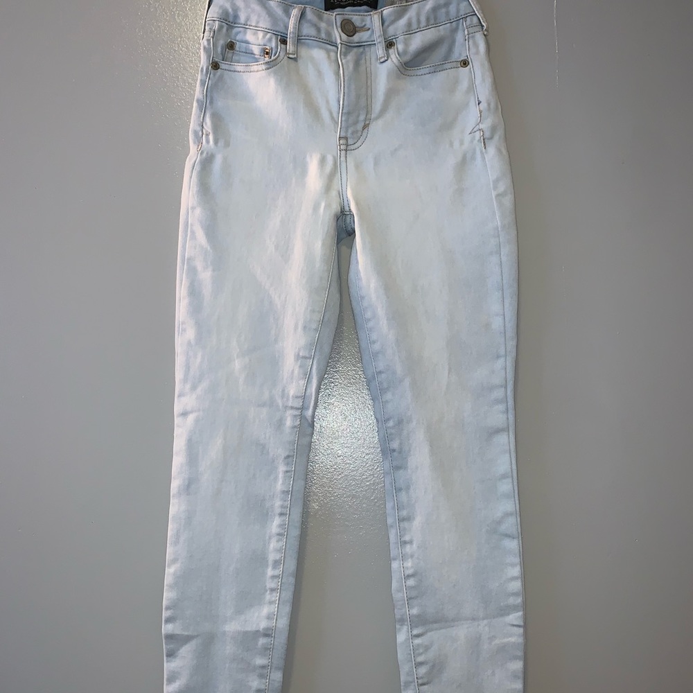 Light wash skinny jeans
